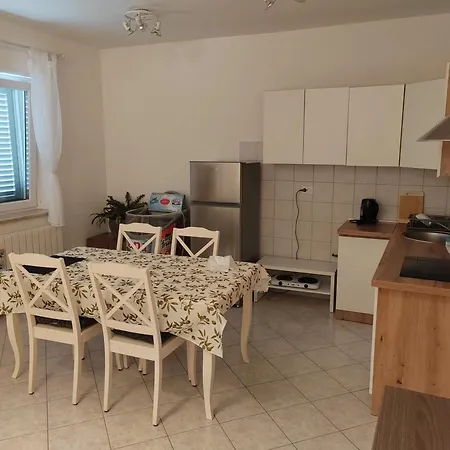 Luka Apartment *