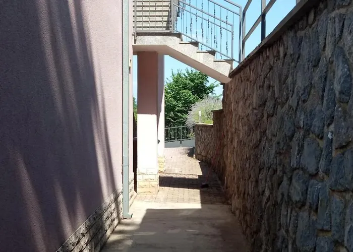 Luka Apartment *